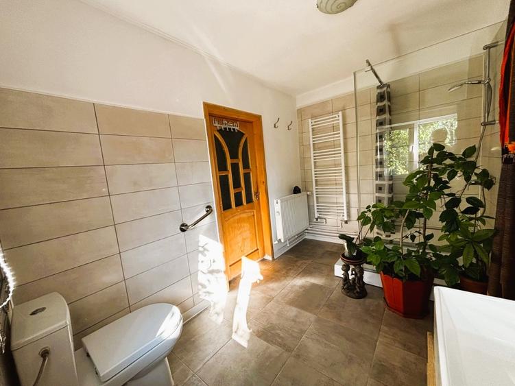 Duplex cu 5 camere cu Teren 1700 Mp în Vișani