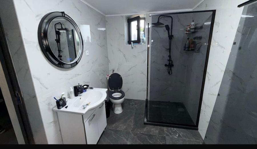 Casă individuală cu 3 camere cu Canalizare în Central