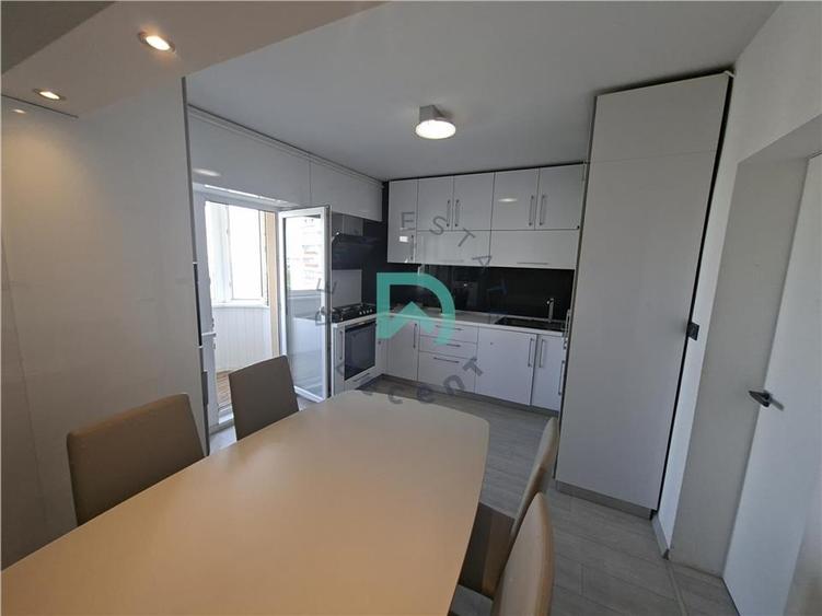 Apartament cu 3 camere decomandat în Răcădău