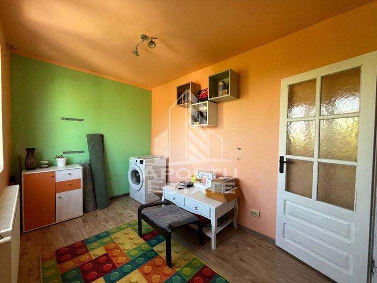 Apartament cu 4 camere semidecomandat, mobilat în Spitalul Județean