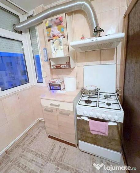 Apartament cu 3 camere decomandat în