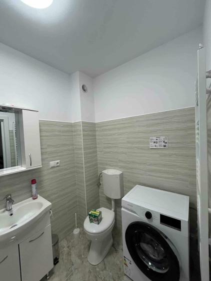 Apartament cu 3 camere semidecomandat, mobilat în Florești
