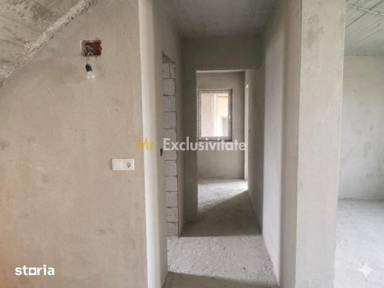 Casă cu 5 camere cu Teren 388 Mp în Șimnicu de Sus