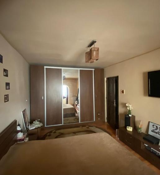 Apartament cu 3 camere decomandat, mobilat în 1 Mai