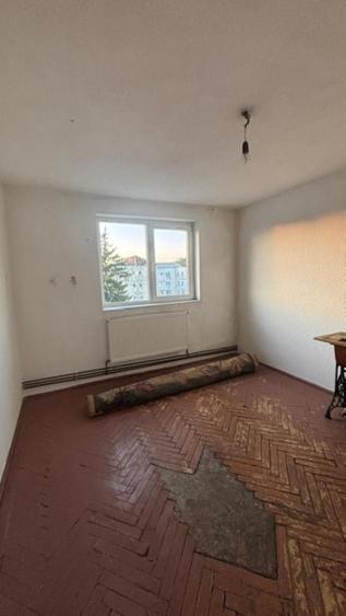 Apartament cu 2 camere semidecomandat în Decebal