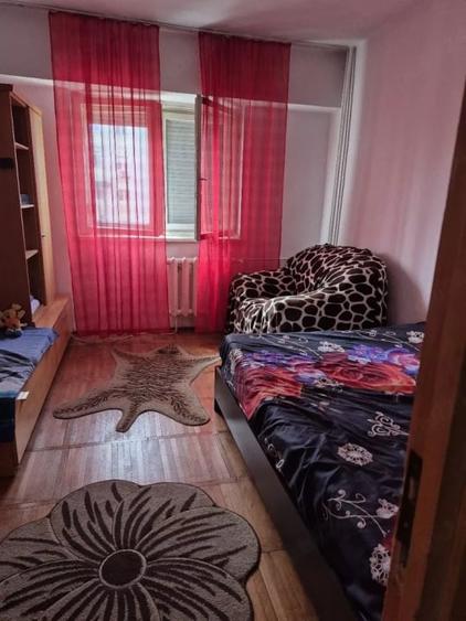 Apartament cu 3 camere decomandat, mobilat în 1 Mai