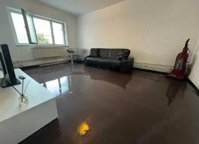 A 46 Proprietarul vinde in Bacau , Bistri?a Lac, etaj 1 , apartament confort 1 ,4 camere, - 3