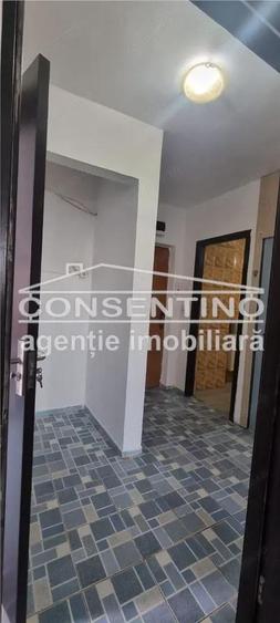 Se vinde imobil cu 2 camere , bdul N. Balcescu , liber , decomandat - 9