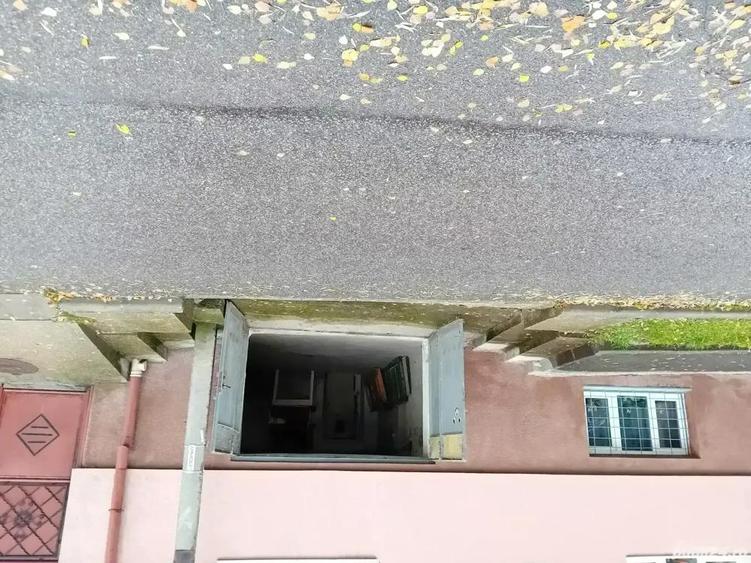 Inchiriez spa?iu garaj pentru depozit - 2