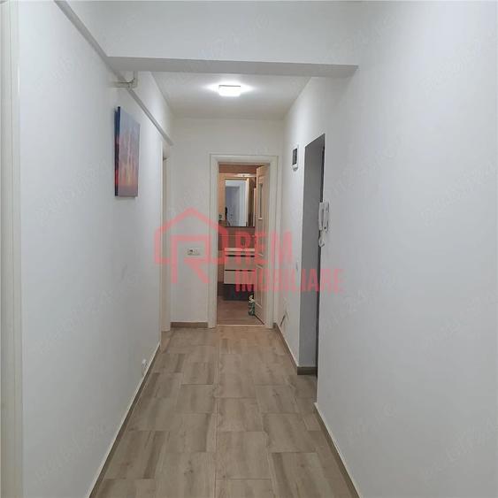 Apartament cu 3 camere decomandat în Fundeni