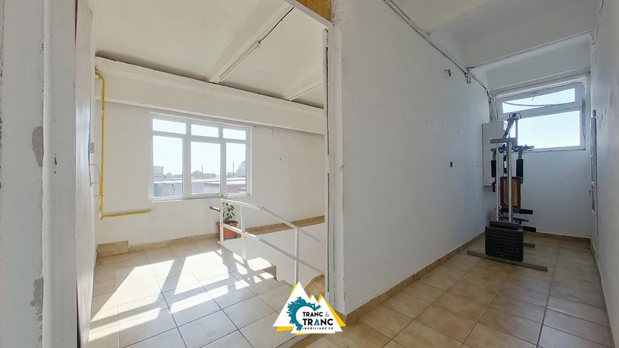 Clădire împunătoare de 540 mp pe 2 nivele în Sânnicolau Mic - 7