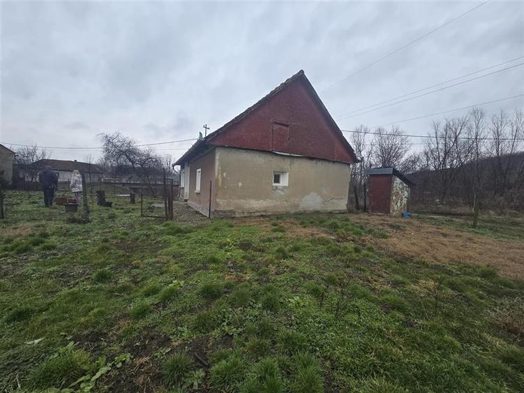 Casă cu 2 camere cu Teren 2685 Mp în Tăuteu