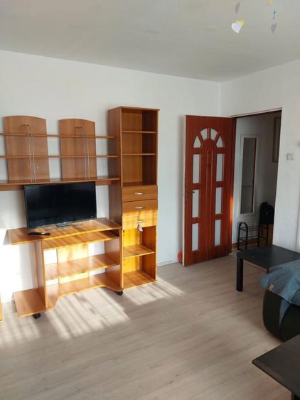 Vand apartament 3 camere micro 4 - 5