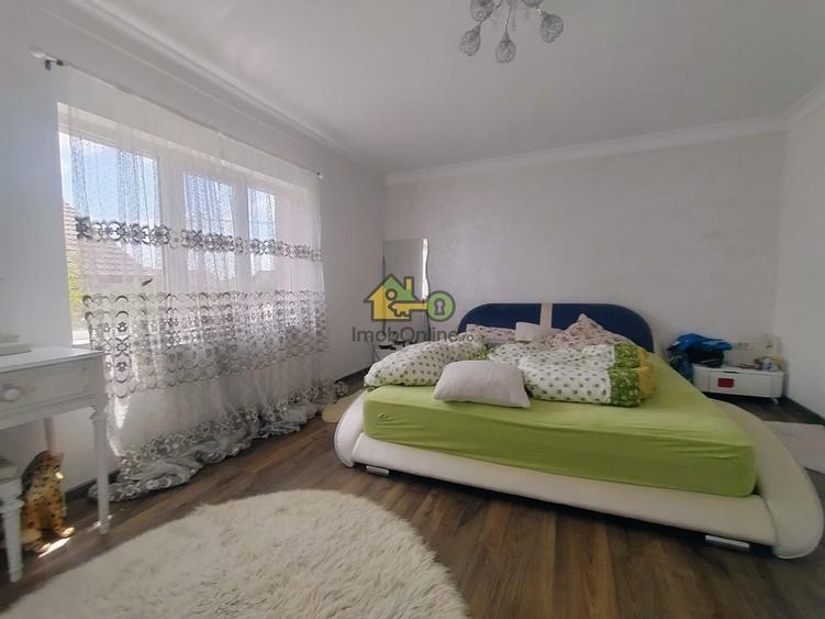 Vilă elegantă cu design luxos și grădină superb amenajată în Șag - 16