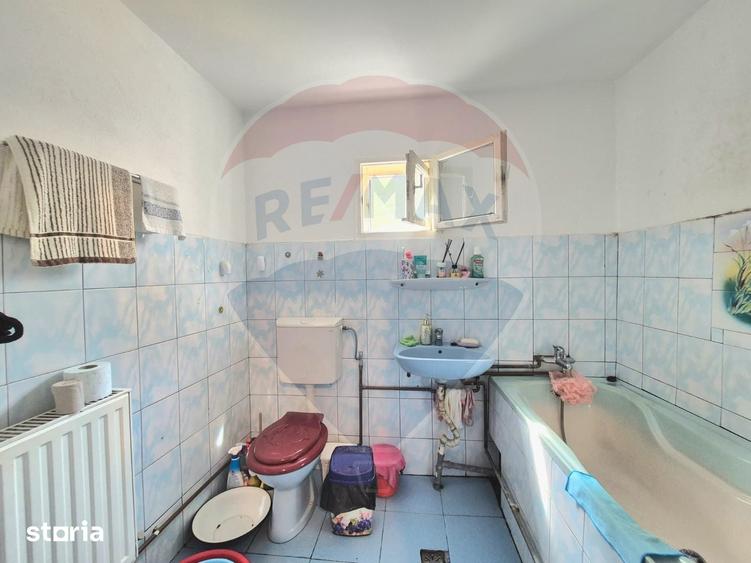 Casă cu 3 camere cu Teren 1100 Mp în Pârneava