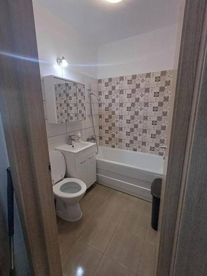 Inchiriez 1400 Ron - Vand 49.000 Eur garsoniera decomandata 30 m. - 5