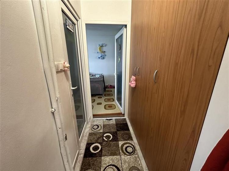 Decomandat cu 2 bai și 2 balcoane la etajul 2 lingă Generală 7 - 10