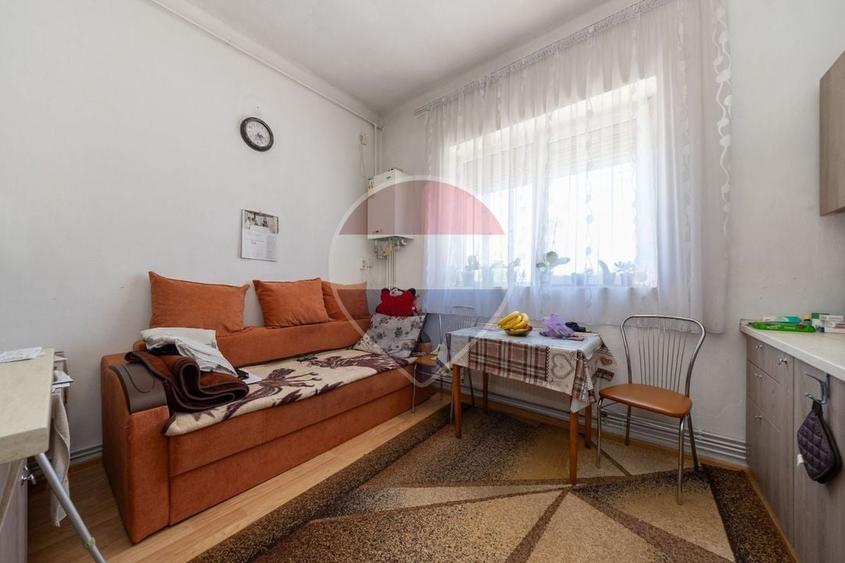 Casă individuală cu 6 camere cu Teren 1048 Mp în Satulung