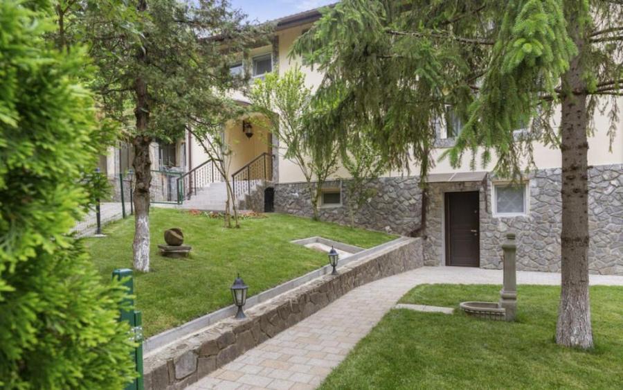 Refugiu de Vis in Cornu Priveli?te Panoramica ?i Apu - 2