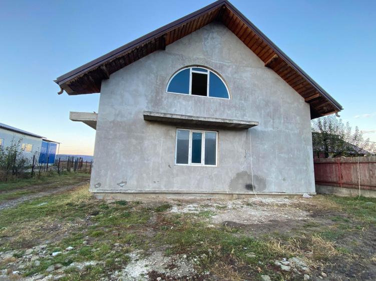 Casa+teren 2500mp - 2