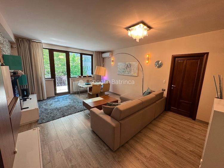 Apartament 3 camere complet utilat/mobilat Decebal/Alba Iulia + 2 locuri parcare
