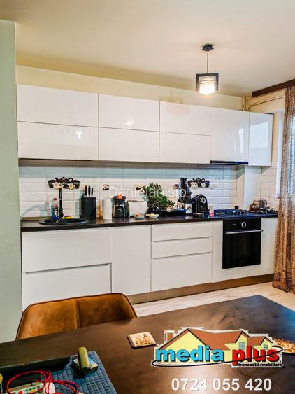 De vânzare – Apartament 3 camere decomandat, Micro 20 (Dunărea)