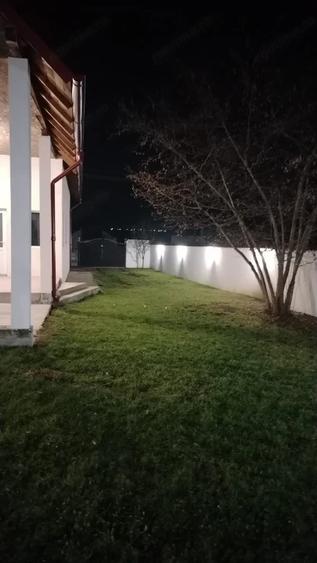 Casă cu Teren 2500 Mp în Central