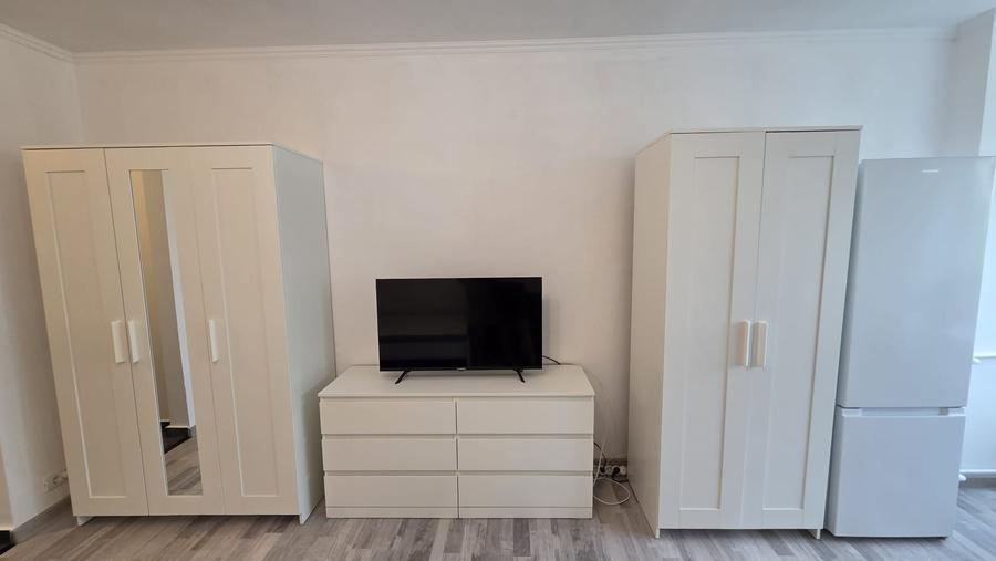 Garsonieră decomandată în Titan