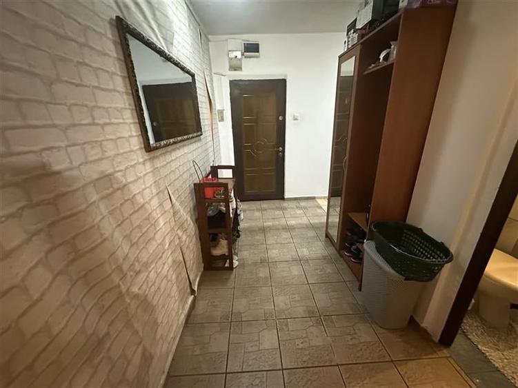 Decomandat, etaj intermediar in bloc anvelopat - 2