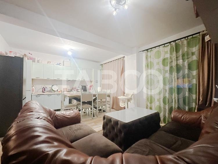 De vanzare apartartament cu 3 camere la demisol inalt cu parcare - 1