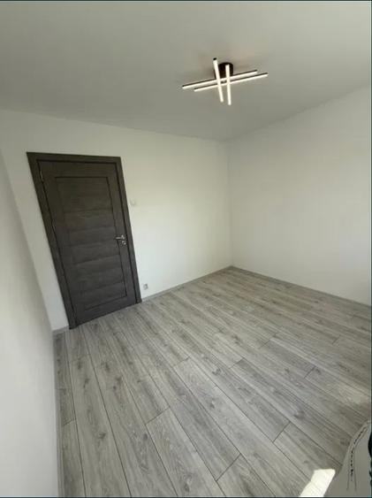 De vânzare apt. 2 camere Victoriei - 1