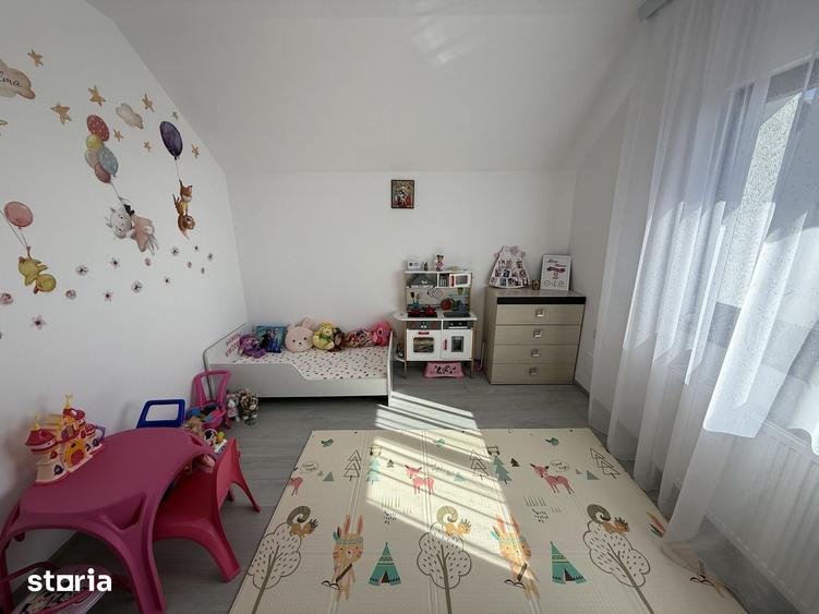 Casă cu 4 camere cu Teren 448 Mp în Bănești