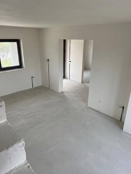 Casă individuală cu 4 camere cu Teren 300 Mp în Câmpenești