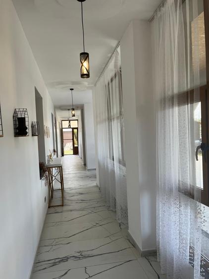 Casă cu 3 dormitoare, 600 mp utili, 2000 mp teren, Talpoș, Bihor. - 2