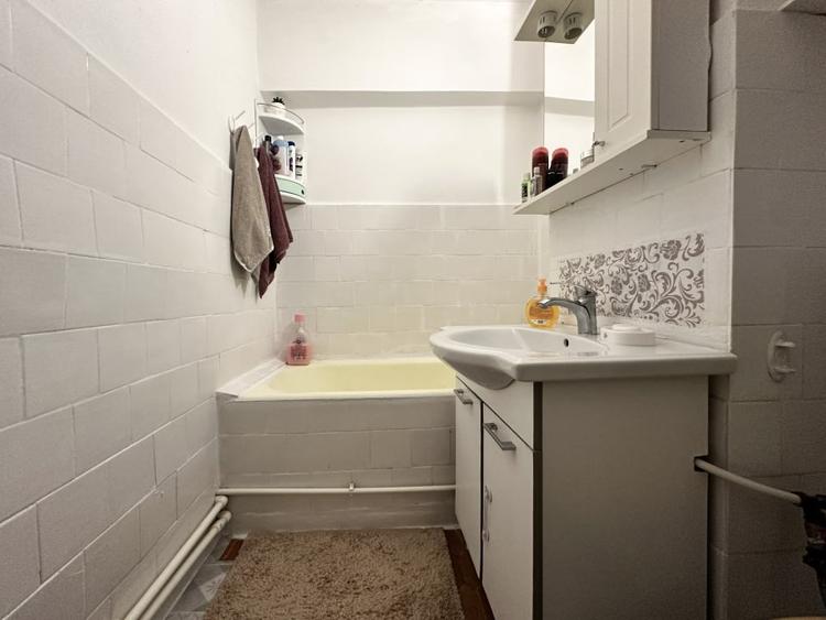 Apartament cu 2 camere decomandate de vanzare in zona Far, Constanta - 6