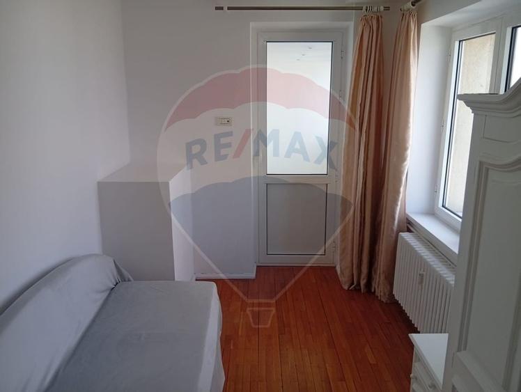 Apartament cu 3 camere de închiriat - 8
