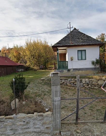 Vand casa batraneasca Serbanesti/Calimanesti+ 4000 mp teren extravilan - 3