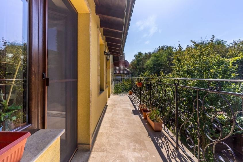 Casă individuală cu 8 camere cu Teren 405 Mp în Grigorescu
