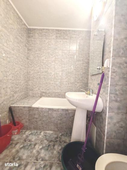 Apartament cu 3 camere decomandat în Găvana
