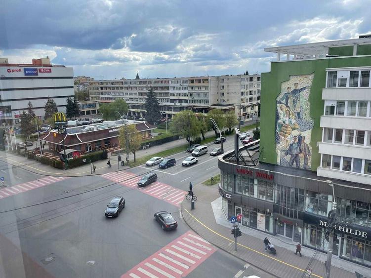 de vanzare apartament situat in centru nou Baia Mare (intersectia bulevardelor Unirii cu Regele Mihai I) - 2