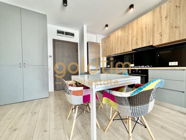 NOU/ PRIVELISTE SUPERBA/ SCOALA AMERICANA - 7