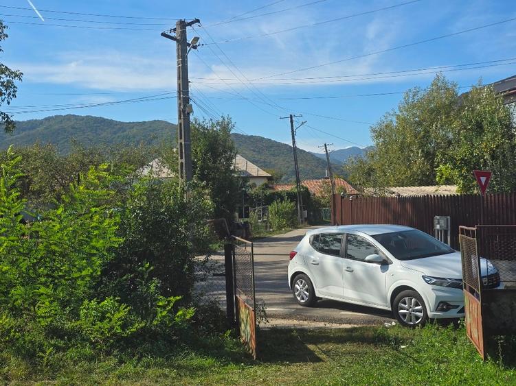 Teren si casa batraneasca Calimanesti - 1