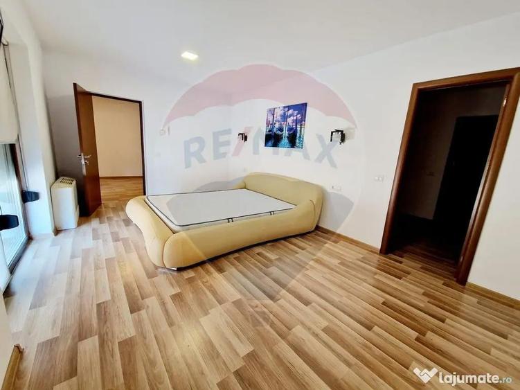 Casă cu 4 camere cu Teren 1065 Mp în Preajba