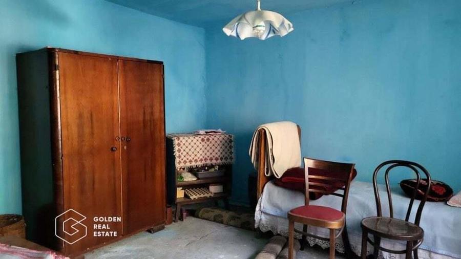 Casa cu 3 corpuri de cladire, localitatea Lipova - 1