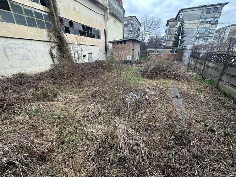 Teren intravilan + Constructie in Onesti str. Garii 250 mp - 2