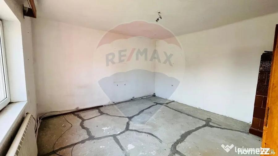 Casă cu 4 camere cu Teren 1367 Mp în Sântandrei