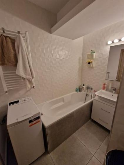 Apartament cu 2 camere semidecomandat, mobilat în Splaiul Independenței