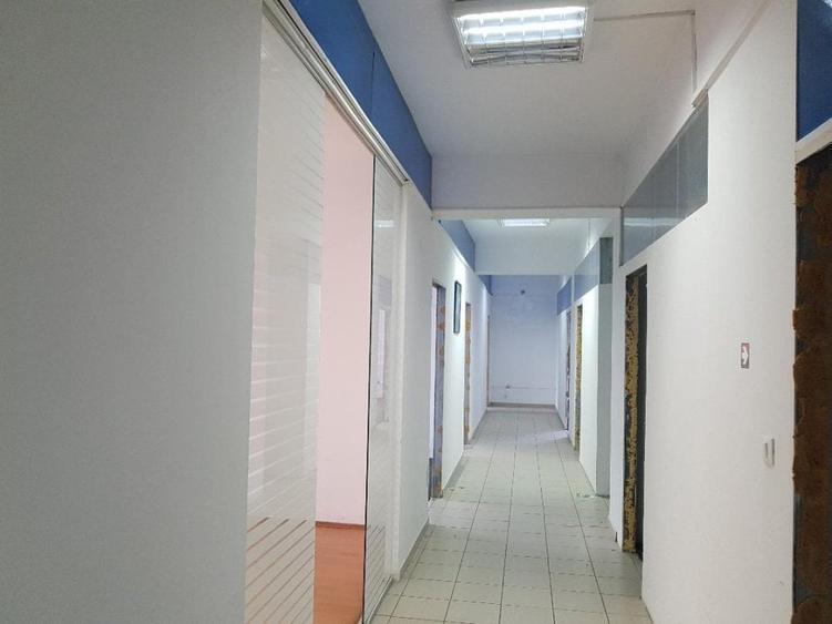 Cladire de birouri si spatii comerciale P+4E, stradal la DN1 - 3