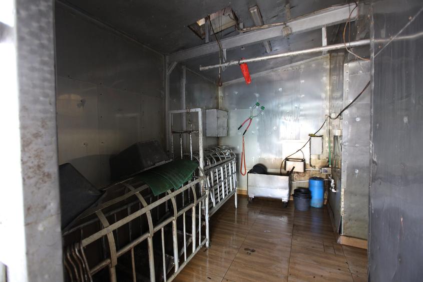 Abator complet functional cu grajduri pentru animale in Bod Colonie - 3