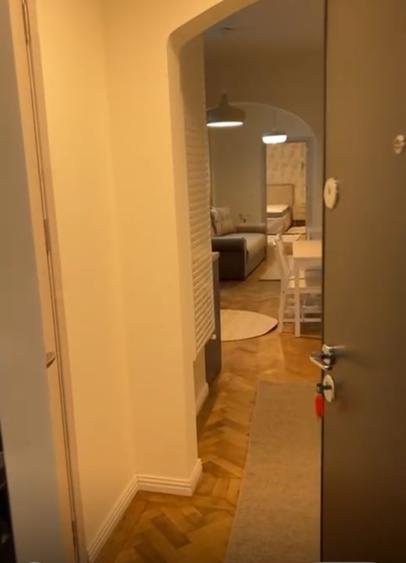 Inchiriez partament 2 camere Brasov centru - 1